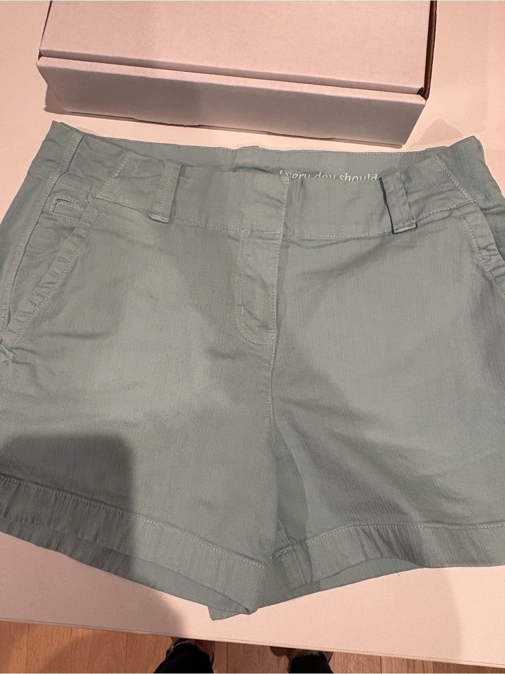 Vineyard VINES women’s size 2 shorts 3 1/2 inches like new